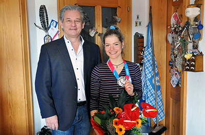 Foto für Johanna Bassani: Junge Attnang-Puchheimerin erkämpft sich Olympische Silbermedaille in Lausanne!